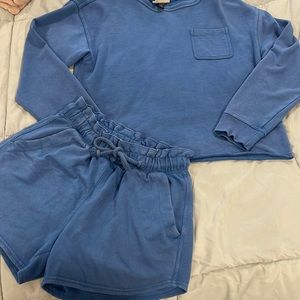 Universal Thread Outfit